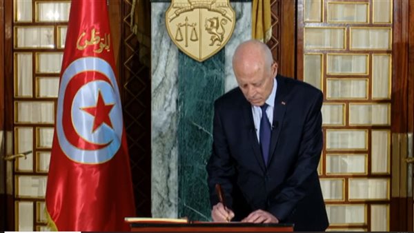 الرئيس التونسي يصادق