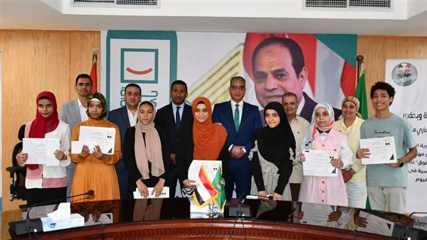 محافظ الفيوم يُسلّم