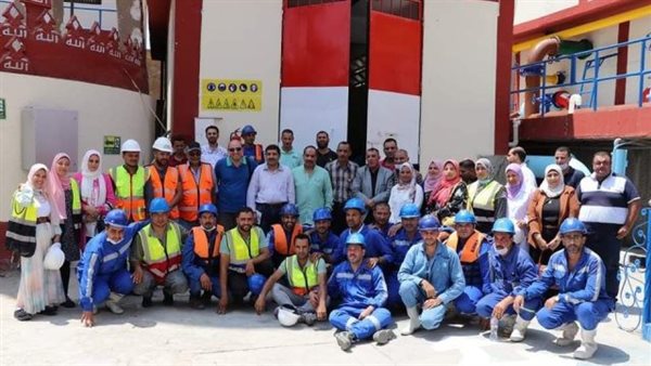 فريق عمل محطة مياه