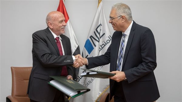 جانب من توقيع البروتوكول