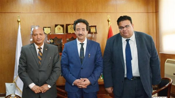 بحث أوجه التعاون