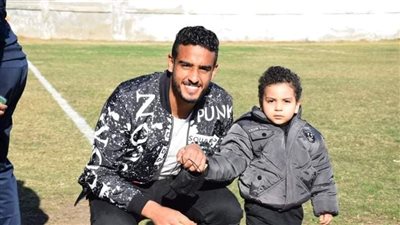 سأترك الكرة من أجل ابني.. رئيس نادي الزرقا يجبر حارسه على الاعتزال