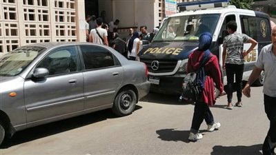 إصابة صاحب محل كاوتش بطعنة في الرقبة على يد سايس وشقيقه بسبب ركنة سيارة بالإسكندرية