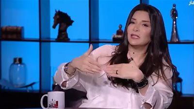 جيهان قمري: عادل إمام قال لي هقطعك بوس في عمارة يعقوبيان.. وما عملش حاجة عيب ولا غلط