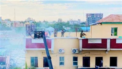 ارتفاع عدد ضحايا حصار فندق الحياة لـ 15 قتيلا.. والمواجهات تشتعل بين الأمن الصومالي والمسلحين
