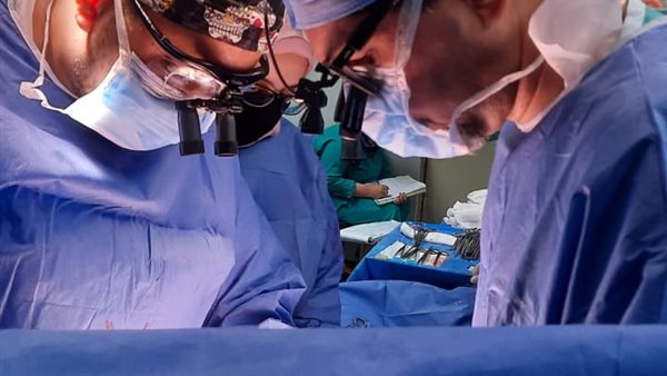 أطباء مستشفى جامعة