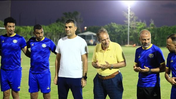 يحيي الكومي يعقد