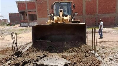 إزالة 18 حالة تعدٍ بالبناء المخالف على الأراضي الزراعية وأملاك الدولة بسوهاج | صور