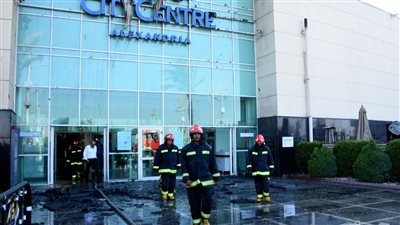 الكهرباء تقدم نصائح بعد حريق كارفور الإسكندرية: يجب مراجعة المفاتيح والأسلاك | فيديو