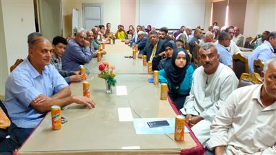 أسر المتوفين والمحالين للمعاش.. مياه الفيوم تُكرّم 59 من العاملين لتفانيهم في العمل