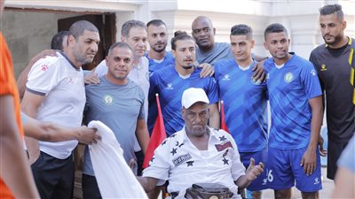 لفتة إنسانية من لاعبي البنك الأهلي قبل مباراة الاتحاد السكندري