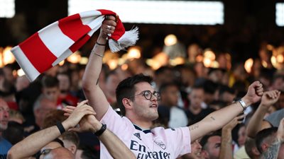 ستهبطون مع يونايتد.. لافتات مثيرة من جماهير أرسنال بعد التقدم على بورنموث