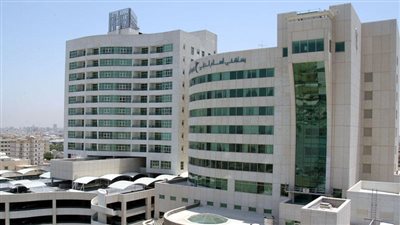 أسرة تتهم مستشفى السلام الدولي بالتسبب بوفاة وكيل وزارة المالية سابقًا: خرجنا بيها جثة | بث مباشر