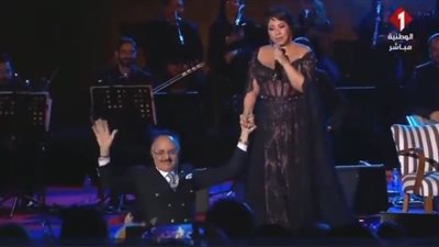 يعالج السموم والإدمان.. من هو الطبيب نبيل عبد المقصود الذي قبَّلت شيرين عبد الوهاب يده؟