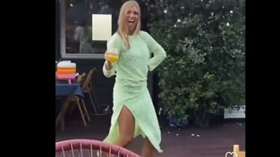 بعد تعرضها للمساءلة.. نساء فنلندا ينشرن مقاطع فيديو وهن يرقصن دعمًا لرئيسة الوزراء