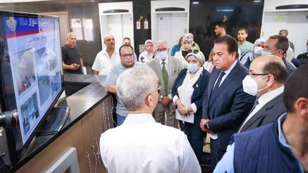 وزير الصحة والسكان،