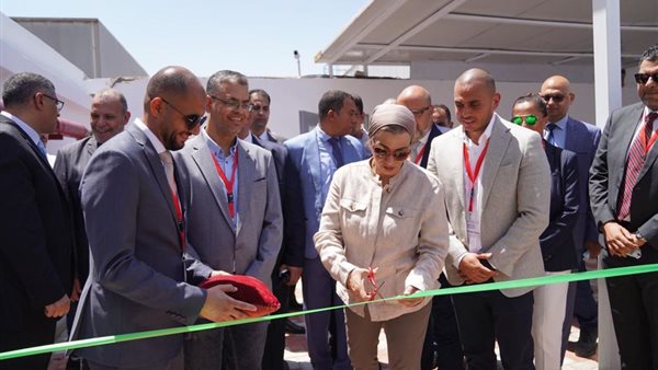 وزيرة البيئة تفتتح