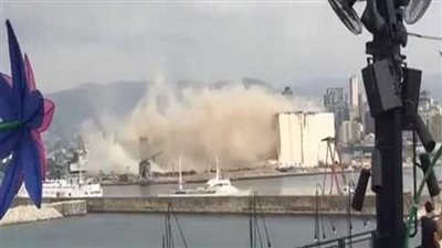 بث مباشر | كارثة جديدة بمرفأ بيروت.. اشتعال النيران في صوامع القمح وترقب انهيارها ليلا