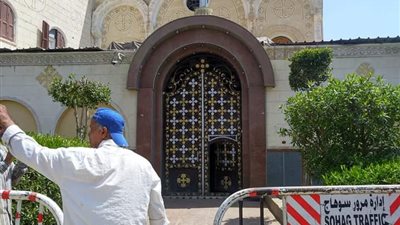 لليوم الرابع.. استمرار أعمال فحص وصيانة التوصيلات الكهربائية بالأديرة والكنائس في سوهاج | صور