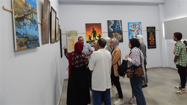 معرض فني لطلاب تربية