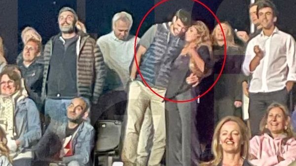 بيكيه مع حبيبته الجديدة