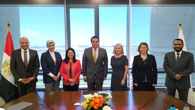 وزير الصحة يبحث إنشاء ملف طبي لكل مواطن والحصول على الخدمة من أقرب مستشفى