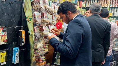 ضبط سلع منتهية الصلاحية وأخرى مجهولة المصدر في حملة تموينية بكفر الشيخ