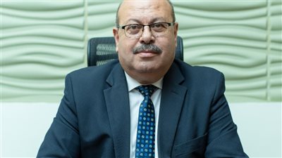 إميل حلمي يجتمع بعدد من رؤساء قطاعات الهيئة القومية للإنتاج الحربي