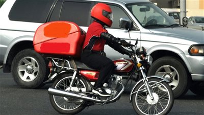 بعد ضم عمال الدليفري لها.. ما هي مبادرة معاشك بإيدك؟