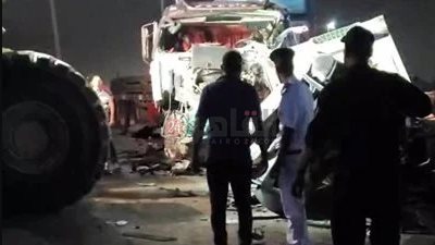 بالأسماء.. ننشر تفاصيل دهس تريلا لـ 15 سيارة على الطريق الدائري | فيديو