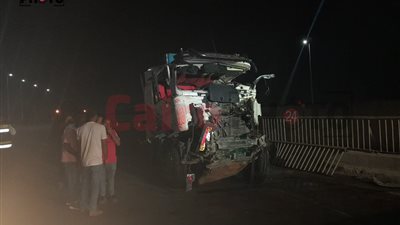 بعد نقل الضحايا وتجنيب السيارات.. رجال الشرطة يرفعون آثار حادث الدائري| صور وفيديو 