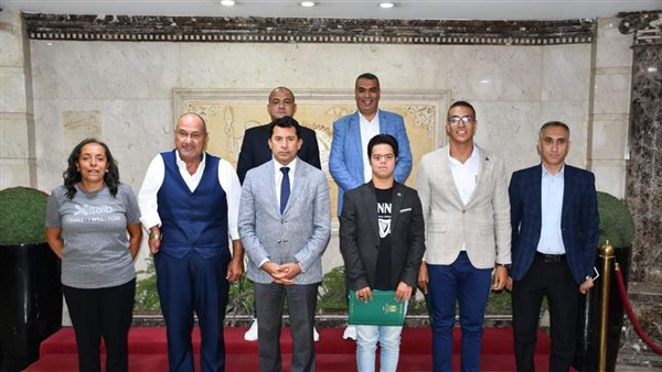 وزير الرياضة يُكرم