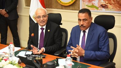 رضا حجازي يلتقي بقيادات تعليم مطروح لمناقشة استعدادات العام الدراسي الجديد