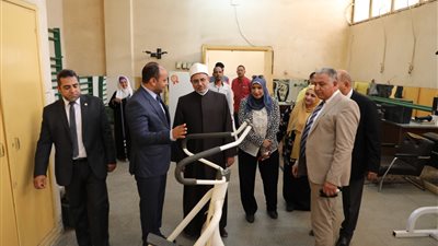 رئيس جامعة الأزهر يتابع إجراءات الكشف الطبي لطالبات كلية التربية الرياضية