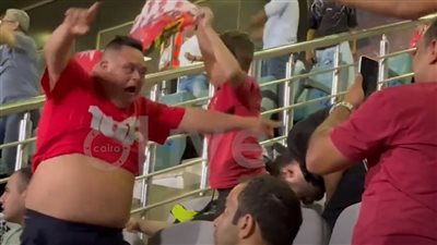 عقِب إحراز الهدف الأول.. أمح الدولي يدخل في وصلة رقص جنونية خلال مباراة الأهلي وإنبي | فيديو 