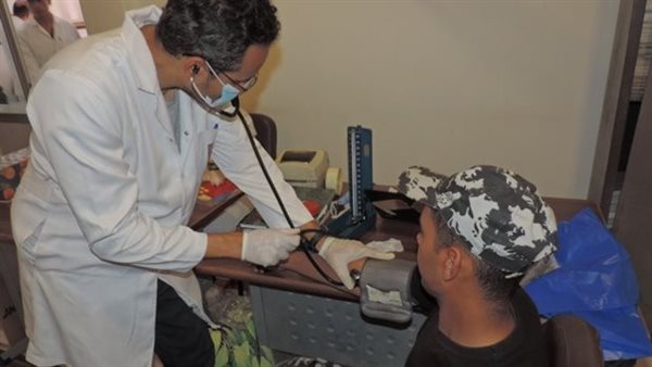 تبرع أحد رجال الشرطة