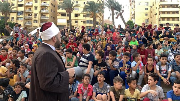 الأطفال بمسجد عمرو