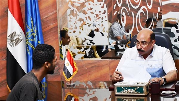 محافظ أسوان