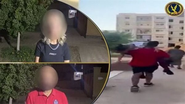  أحد الأشخاص يحمل