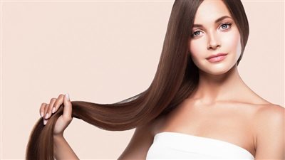 5 وصفات طبيعية لتنعيم وتطويل الشعر.. أبرزها جوز الهند والعسل