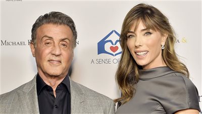 بعد طلبها الطلاق من سيلفستر ستالون.. جينيفر فلافين تتهم زوجها بـ إهدار الأصول الزوجية