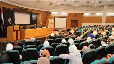 مكافحة الإدمان: إجراء المقابلات لـ 250 طالبًا بجامعة حلوان للانضمام لرابطة متطوعي الصندوق