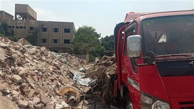 محافظة الجيزة: ضبط 68 سيارة نقل أثناء إلقاء المخلفات بالطريق العام