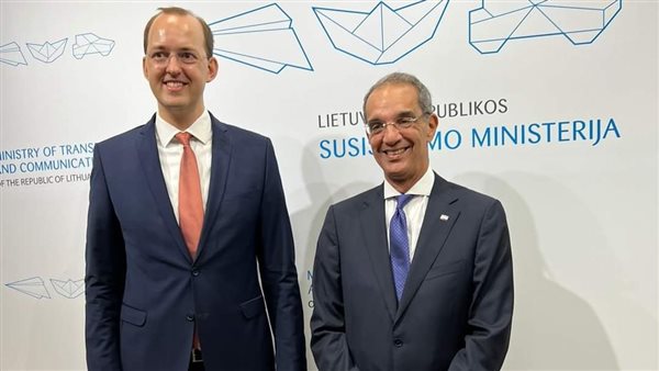 وزير الاتصالات المصري