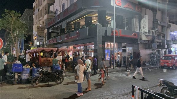 أحد المطاعم الشهيرة