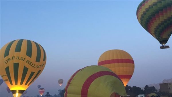 البالون الطائر 