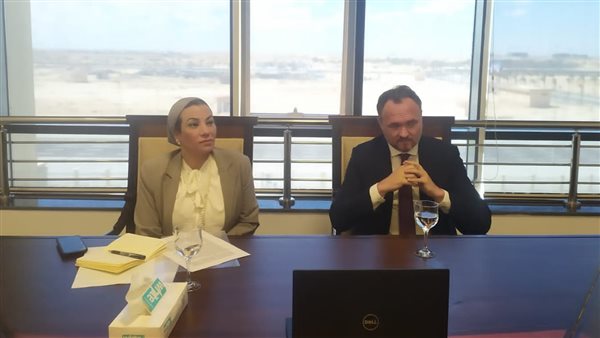 وزيرة البيئة تلتقى