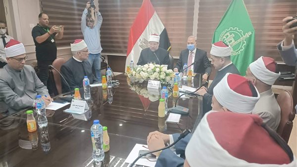 وزير الأوقاف ومحافظ