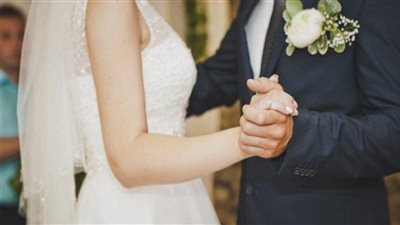 وفاة عريس وإصابة زوجته عقب دخولهما قاعة الفرح بقنا