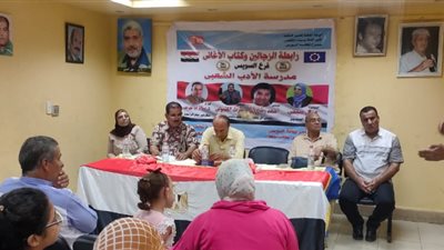 رابطة الزجالين تناقش فن المسرح وتطوره في فرع ثقافة السويس